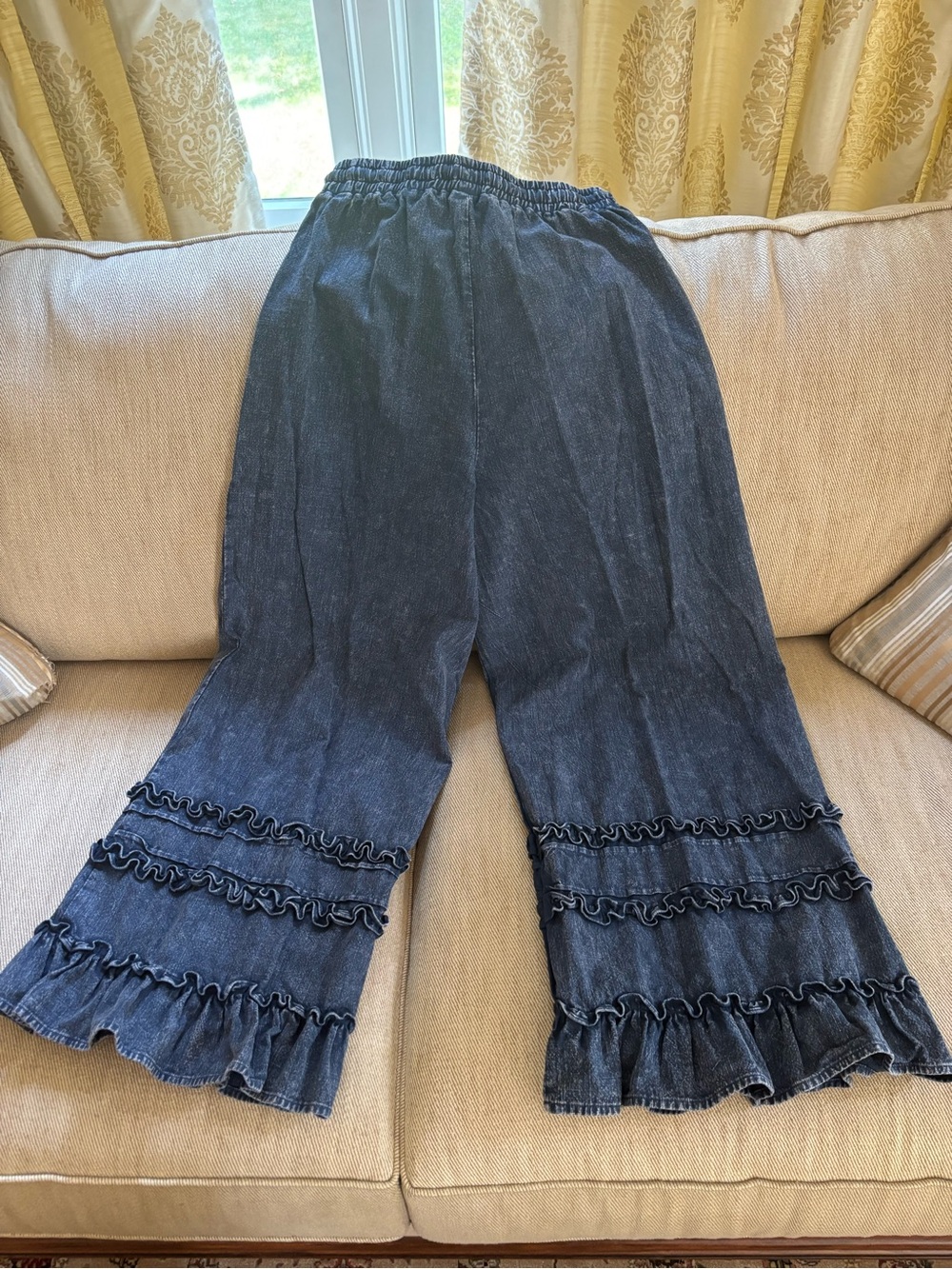 Women’s Dark Gray Ruffle Hem Wide-Leg Jeans